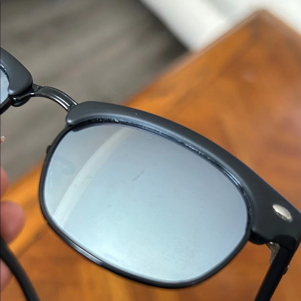 Ray-Ban Clubmaster junior sunglasses Black and silver (RJ9059s)